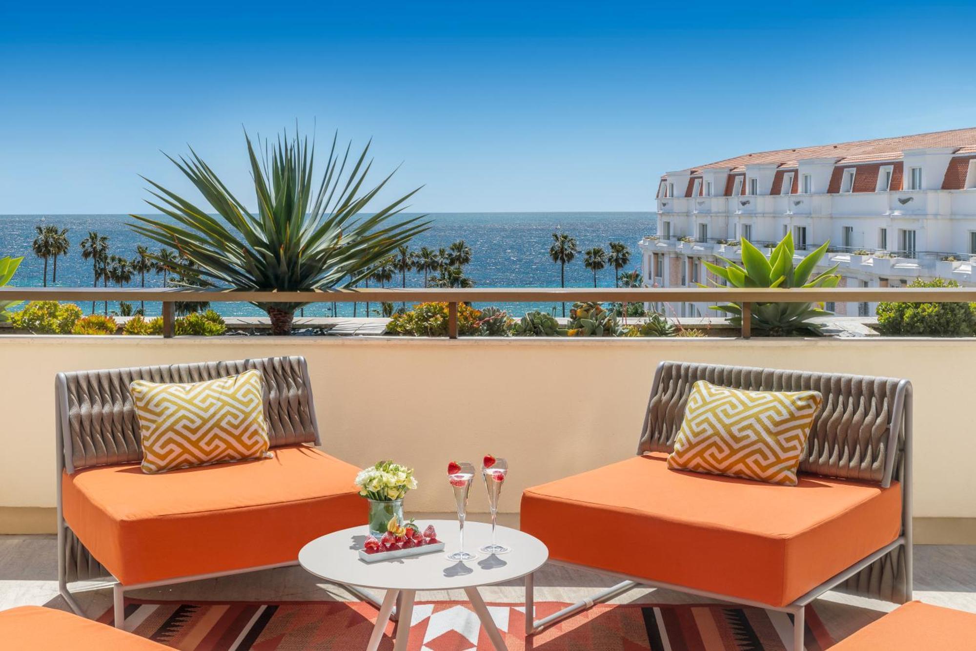 Hotel Barriere Le Gray D'Albion Cannes Exterior photo