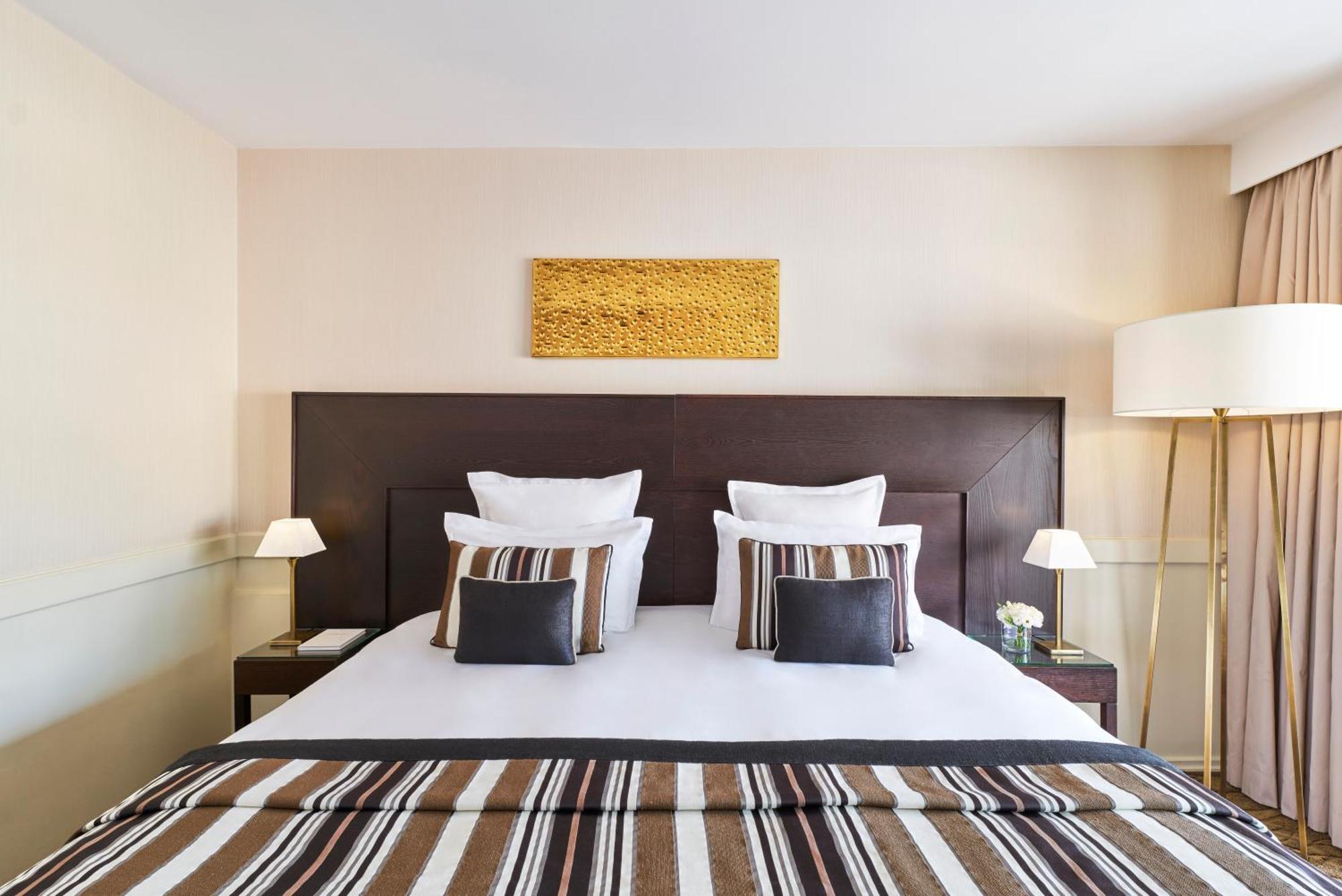 Hotel Barriere Le Gray D'Albion Cannes Exterior photo