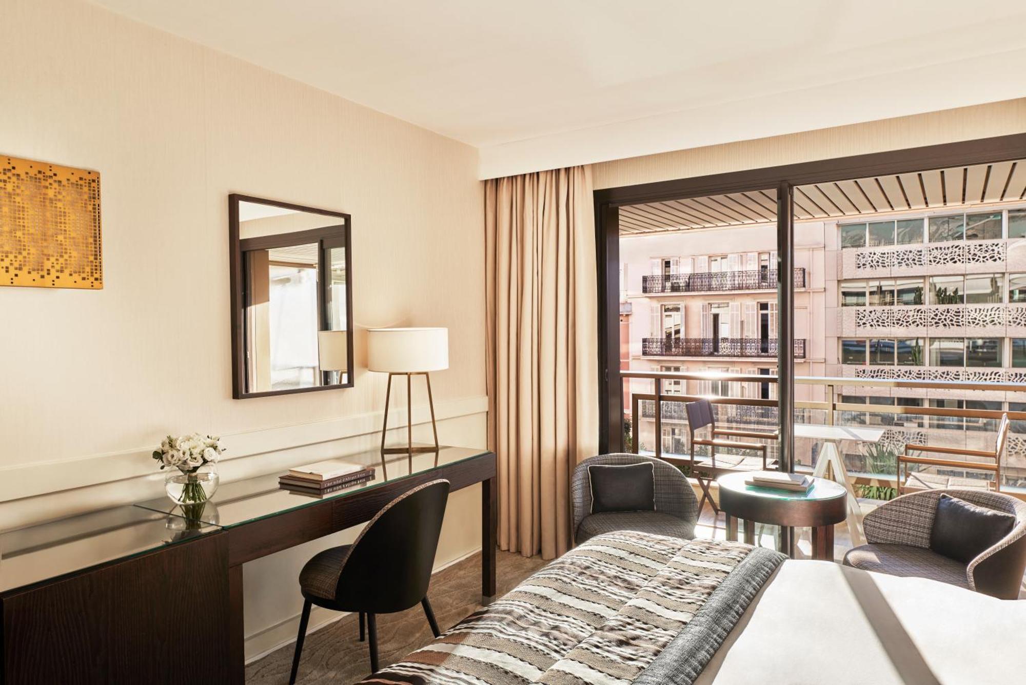 Hotel Barriere Le Gray D'Albion Cannes Exterior photo